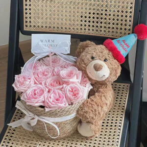 Teddy Bear Figurines with Lifelooking Artificial Rose Flowers